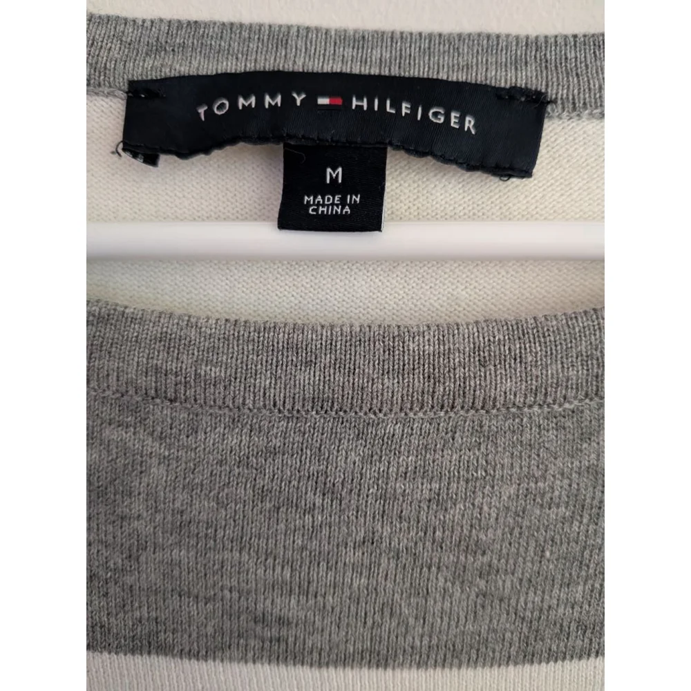 Women's Tommy Hilfiger Gray & White Striped Crew Neck Sweater M - Picture 4 of 8